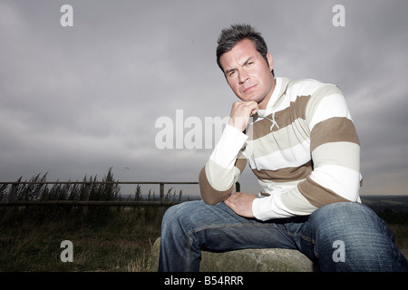 John Burns 26 ans du Mansfield qui fut renvoyé de l'armée qu'il était à la formation du régiment de parachutistes dans Cattrick Yorkshire du Nord parle de la façon dont les conditions sont mauvaises Banque D'Images