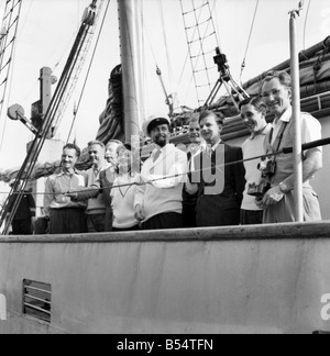 La fille avec le monde du travail de secrétariat ; Lotte est Hass, qui avec son mari Hans Hass, le célèbre photographe de la mer profonde est partir à la découverte de la mer des Caraïbes infestées de requins. Août 1953 D5352-004 Banque D'Images