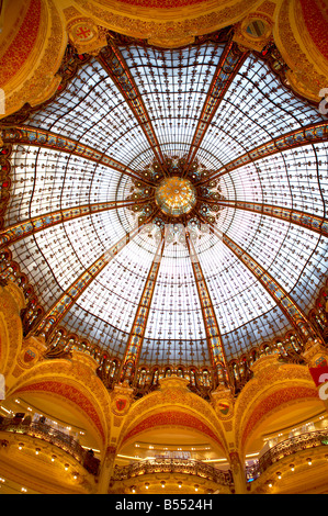 Dôme en verre art déco dans des Galeries Lafayette Paris France Banque D'Images