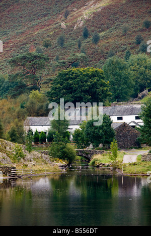 Watendlath Tarn haut au-dessus de la vallée de Borrowdale en automne, 'le Lake District' Cumbria England Royaume-Uni Banque D'Images
