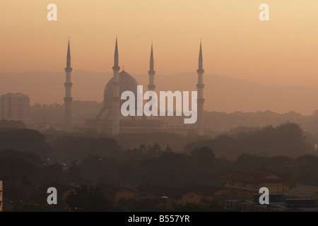 Salahudin Sultan Abdul Aziz Shah Alam situé dans la mosquée, Selangor, Malaisie. L'une des belle mosquée à Selangor Banque D'Images