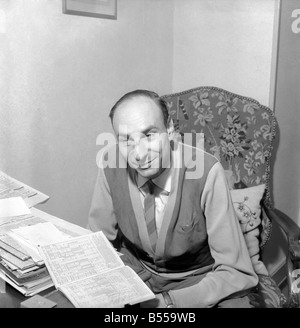 M. Guignard - dernier homme de voir Mme Maclean et le départ des enfants à Lausanne, Suisse. Elle et les trois enfants, ont pris le train à Schwarzach Veit en Autriche, et a disparu dans le secteur russe de l'Autriche. Octobre 1953 D6468 ; Banque D'Images