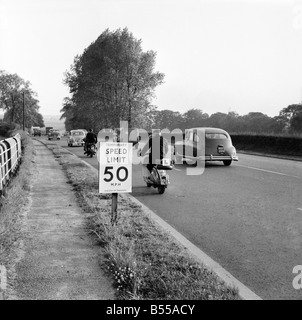 Signes de 50 mi/h. Juin 1960 M4292-001 Banque D'Images