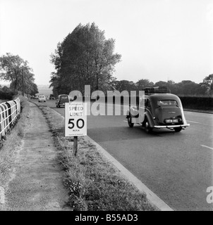 Signes de 50 mi/h. Juin 1960 M4292 Banque D'Images