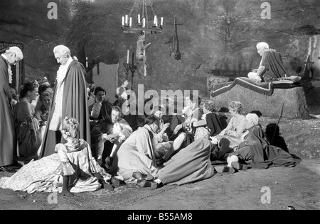 Scène de l'ensemble de la nouvelle Chambre des Hammer Horror film 'Le Club' Hellfire à Pinewood Studio. Juin 1960 M4446-008 Banque D'Images