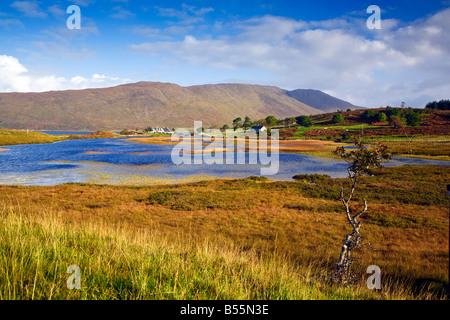 Vue sur le Loch une Mhuilinn à Milltown près de Florennes, Highlands Ecosse, Wester Ross United Kingdom Grande-bretagne UK Banque D'Images