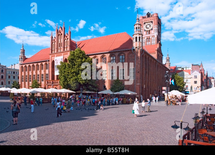 La vieille ville médiévale Hall (Ratusz) dans la place du marché (Rynek), Torun, Pologne, qui est maintenant un musée. Banque D'Images