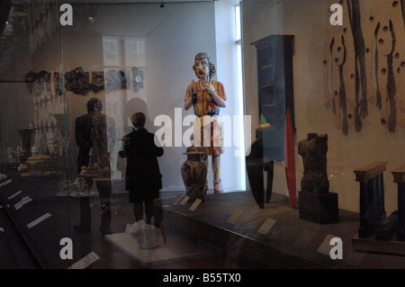 Le Musée d'arts et de design s'ouvre à Columbus Circle à New York Banque D'Images