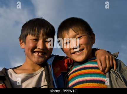 Les enfants dans le Parc National de Hovsgol Mongolie Banque D'Images
