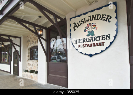 Texas Hill Country Fredericksburg Le Auslander Restaurant Biergarten German beer garden cafe Banque D'Images