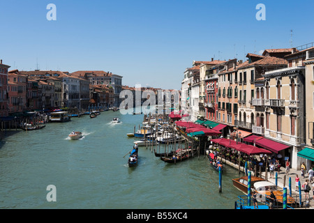 Vue du Grand Canal depuis le pont du Rialto, District de San Marco, Venice, Veneto, Italie Banque D'Images