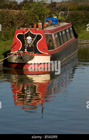 Bateau étroit sur Wendover Canal, Buckinghamshire, Angleterre Banque D'Images