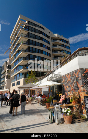 Résidentiel moderne- et immeubles de bureaux le long de la Kaiserkai Marco-Polo et à la nouvelle-Terrassen Hafencity au port de Hamburger Banque D'Images