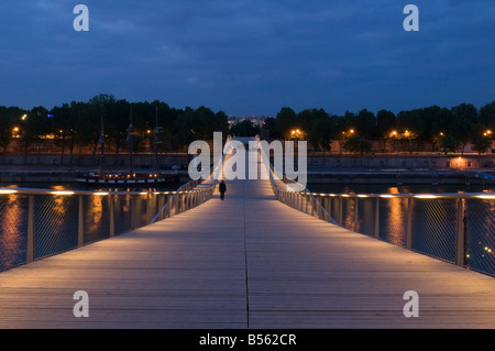 Paris passerelle Simone de Beauvoir Banque D'Images