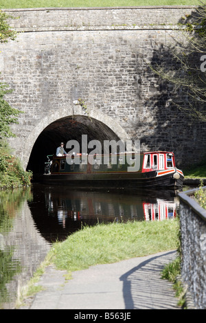 15-04 Sortir du tunnel de Chirk, Denbighshire, Wales Banque D'Images