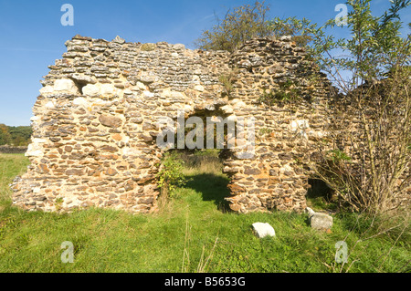 Mur en ruines de l'abbaye de Waverley Surrey UK Banque D'Images