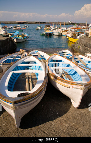 Barques sur cale, Marina Grande, Capri, Italie Banque D'Images