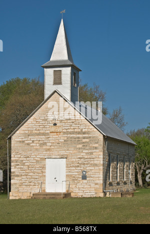 Texas Hill Country pommetier près de Fredericksburg historic St John s Lutheran Church construit 1897 Banque D'Images