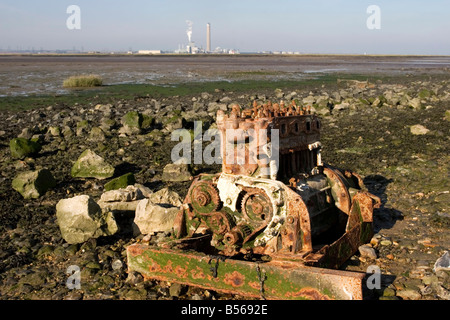 Détritus industriels sur la rivière Medway Banque D'Images