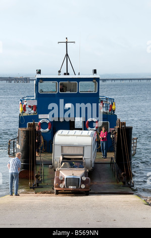 Le plus petit ferry Cromarty car ferry au Royaume-Uni désactiver chargement et chargement à 15 minutes de traversée pour Cromarty à Nigg Banque D'Images