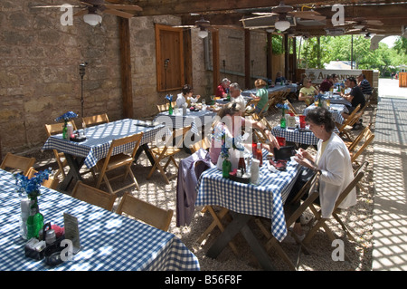 Texas Hill Country Fredericksburg Le Auslander Restaurant Biergarten German beer garden cafe Banque D'Images