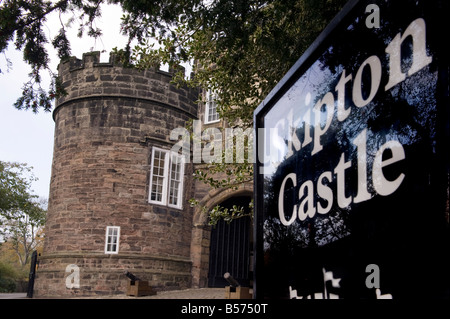 Skipton Castle Panneau d'entrée dans Skipton 'North Yorkshire Angleterre', 'Grande-bretagne' Banque D'Images