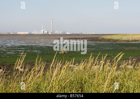 Kingsnorth Power Station sur la rivière Medway Banque D'Images