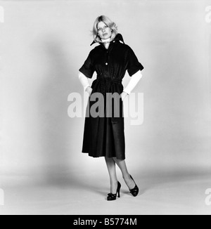 Womens : les années 1970 Fashions S/M : Jilly Johnson. Janvier 1975 75-00001-001 Banque D'Images