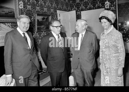 M. et Mme Callaghan. M. N. Wilson et M. Kissinger. Février 1975 75-00939-002 Banque D'Images