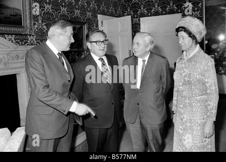 M. et Mme Callaghan. M. N. Wilson et M. Kissinger. Février 1975 75-00939 Banque D'Images