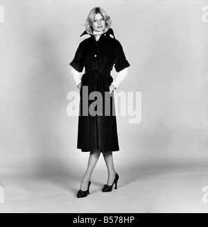 Womens : les années 1970 Fashions S/M : Jilly Johnson. Janvier 1975 75-00001-008 Banque D'Images