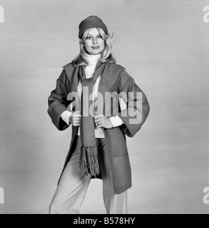 Womens : les années 1970 Fashions S/M : Jilly Johnson. Janvier 1975 75-00001-011 Banque D'Images