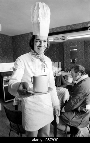 Cordon Bleu Chef Luis Huber photo de son Café en bordure de la route de chevalier au 'Durdry», Nr. Bridgewater. Janvier 1975 Banque D'Images