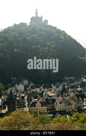 Au-dessus de la ville de marksburg Braubach sur le Rhin, en Allemagne. Banque D'Images