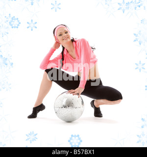 Photo de dancer girl avec glitterball et snowflakes Banque D'Images