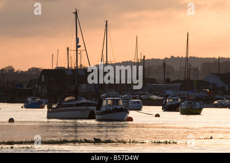 Lever du soleil sur la mer à côté des puits, Norfolk Banque D'Images