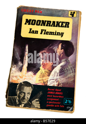 Couvrir d'early edition livre James Bond Moonraker 1955 Édition brochée Banque D'Images