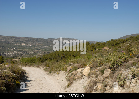 Chemin d'accès à Vila de Muro rock pinacles, Sierra de Serrella, Comtat, Province d'Alicante, Communauté Valencienne, Espagne Banque D'Images