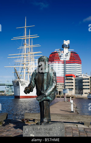 Statue d'Evert Taube Axel à la place Lilla Bommen zone portuaire de Göteborg en Suède Västergötland Banque D'Images