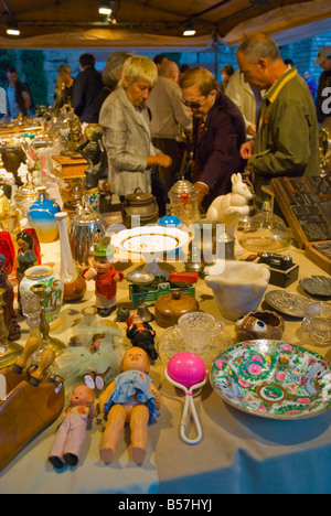 Marché Antiquités et objets de collection à Plaça de la Seu square dans Barri Gotic de Barcelone Espagne Europe Banque D'Images