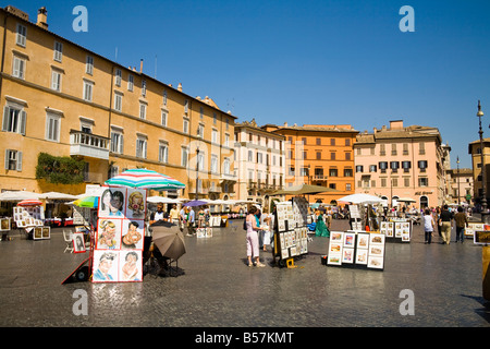 Les touristes et les bâtiments sur la Piazza Navona, Rome, Italie Banque D'Images