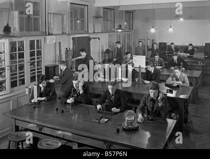 Le laboratoire de physique dans une école à Leicester, Angleterre), ch. 1955 Banque D'Images