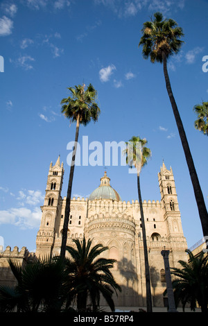 L'entrée arrière de la Cathédrale, Palerme, Sicile, Italie, Europe Banque D'Images