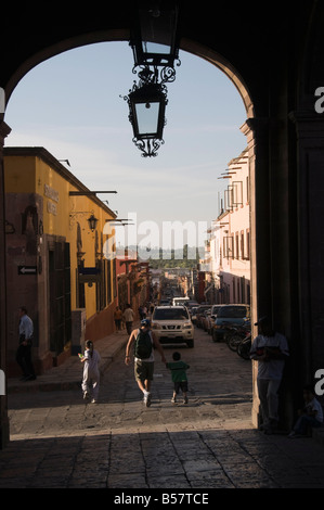 Scène de rue, San Miguel de Allende (San Miguel), État de Guanajuato, Mexique, Amérique du Nord Banque D'Images