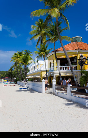 Dickenson Bay Beach, la plus grande et la plus célèbre plage de l'île, Antigua, Iles sous le vent, Antilles, Caraïbes Banque D'Images