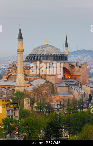 Portrait de Sainte-sophie (Hagia Sophia) (Sancta Sophia), site du patrimoine mondial de l'UNESCO, à Sultanahmet, Istanbul, Turquie, Europe Banque D'Images