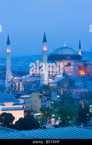 Portrait de Sainte-sophie (Hagia Sophia) (Sancta Sophia), site du patrimoine mondial de l'UNESCO, à Sultanahmet, Istanbul, Turquie, Europe Banque D'Images