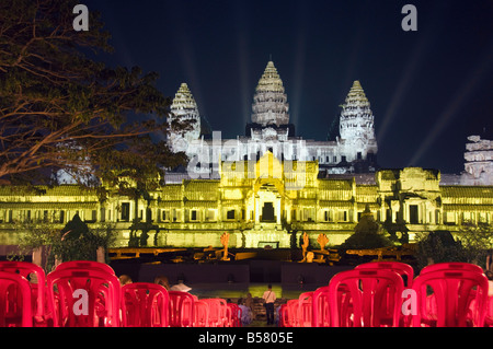 Temple d'Angkor Wat, site classé au patrimoine mondial, la nuit, éclairée d'une lumière spéciale, Siem Reap, Cambodge, Indochine Banque D'Images