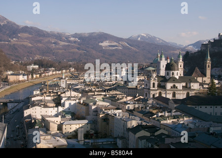 Vue sur Salzbourg du Monchsberg, Salzburg, Autriche, Europe Banque D'Images