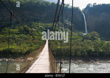 La rivière Pastaza à Rio Verde, qui découle de la Cordillère des Andes à l'Amazonie supérieure, près de Banos, Ambato, Équateur Province Banque D'Images